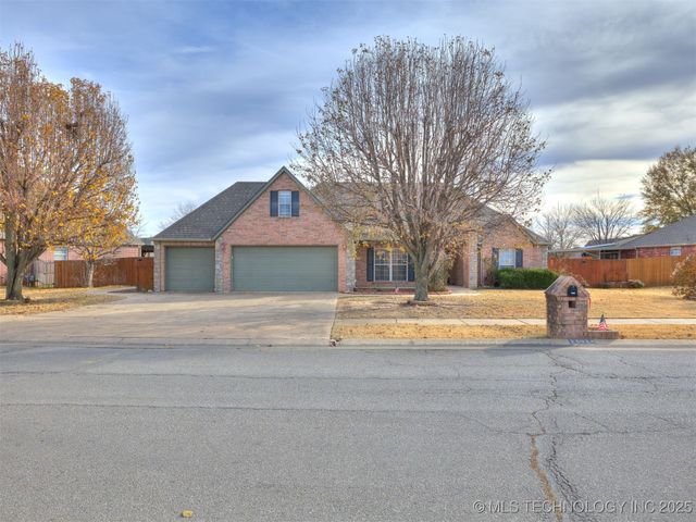 13924 E 89th Place North, Owasso, OK 74055