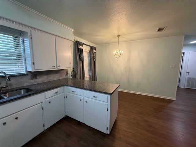 308 E 8th Street, Kemp, TX 75143