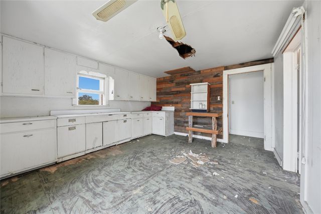 248 County Road 378, Hallettsville, TX 77964