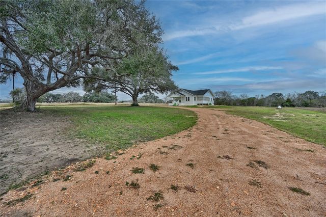 248 County Road 378, Hallettsville, TX 77964