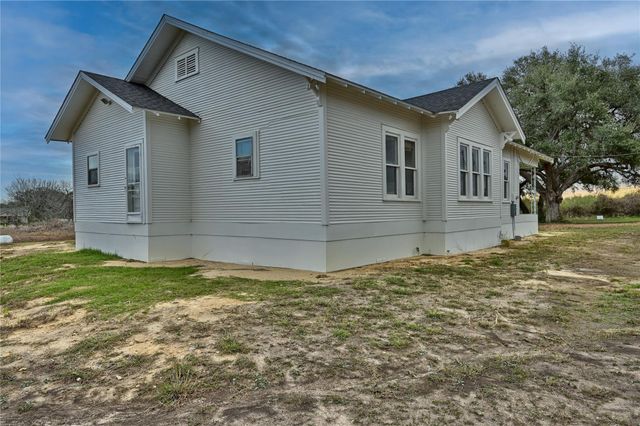 248 County Road 378, Hallettsville, TX 77964