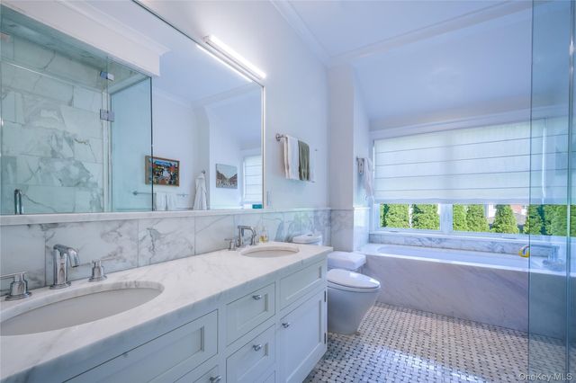 1 Palma Terrace, East Hampton, NY 11937