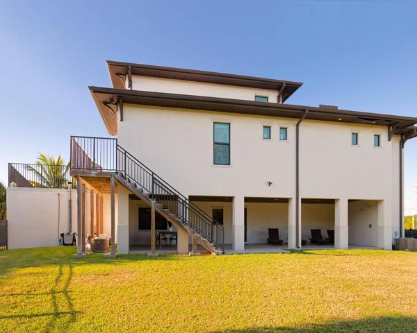 7683 Pelican Pointe Drive, Jensen Beach, FL 34957