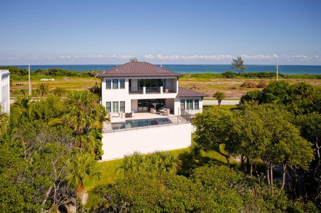 7683 Pelican Pointe Drive, Jensen Beach, FL 34957