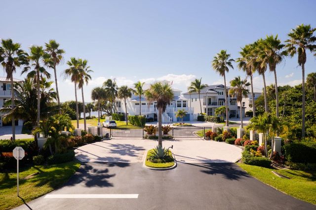 7683 Pelican Pointe Drive, Jensen Beach, FL 34957