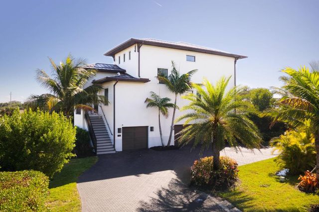 7683 Pelican Pointe Drive, Jensen Beach, FL 34957