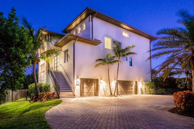 7683 Pelican Pointe Drive, Jensen Beach, FL 34957