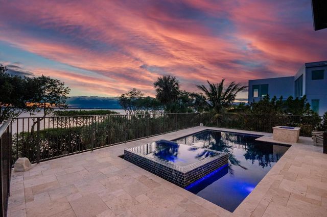 7683 Pelican Pointe Drive, Jensen Beach, FL 34957