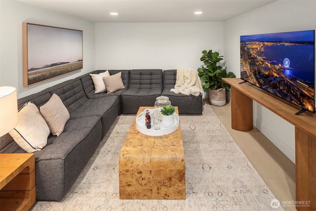 7346 21st Avenue NW, Seattle, WA 98117