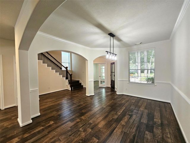98 W Knightsbridge Drive, The Woodlands, TX 77385