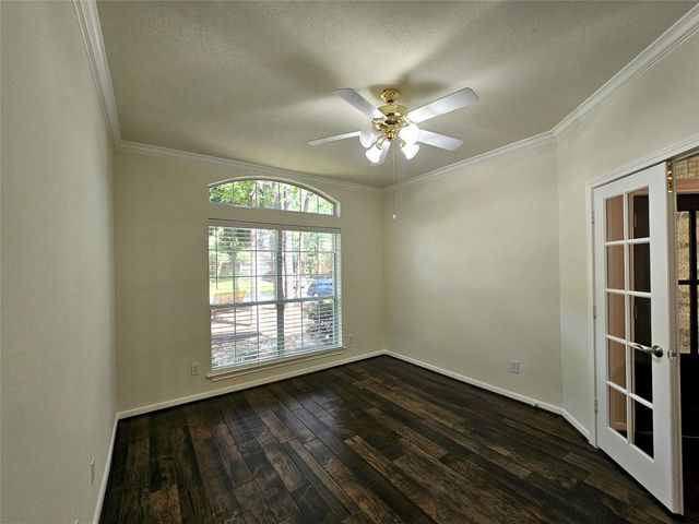 98 W Knightsbridge Drive, The Woodlands, TX 77385