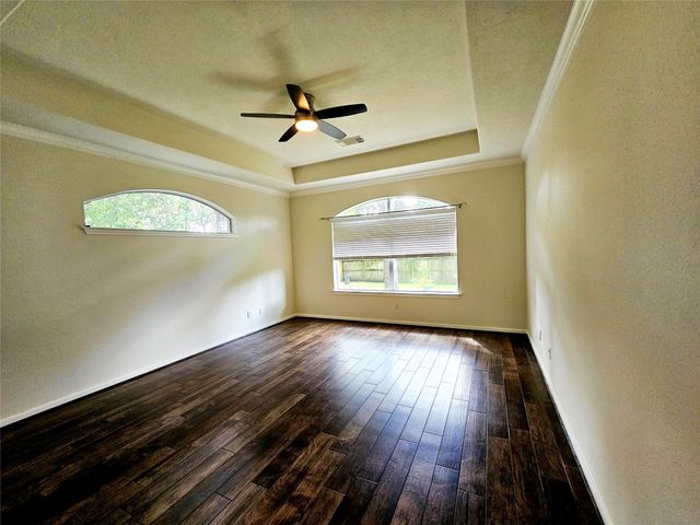 98 W Knightsbridge Drive, The Woodlands, TX 77385