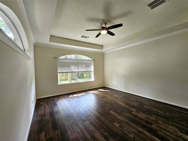 98 W Knightsbridge Drive, The Woodlands, TX 77385