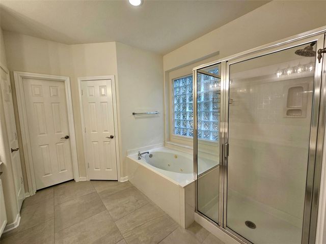 98 W Knightsbridge Drive, The Woodlands, TX 77385