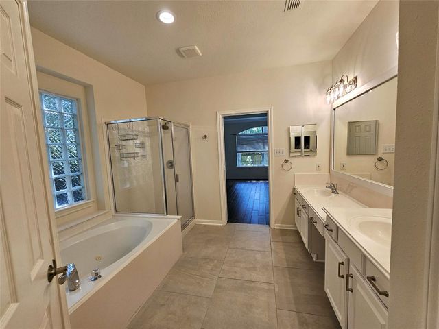 98 W Knightsbridge Drive, The Woodlands, TX 77385
