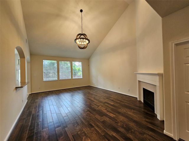 98 W Knightsbridge Drive, The Woodlands, TX 77385