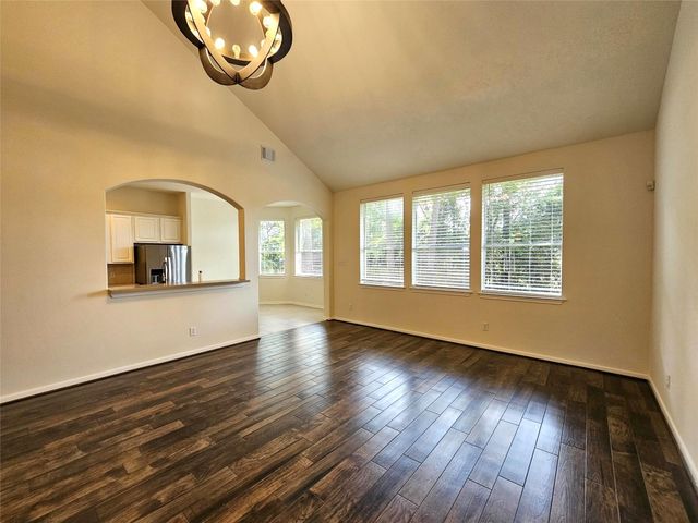 98 W Knightsbridge Drive, The Woodlands, TX 77385
