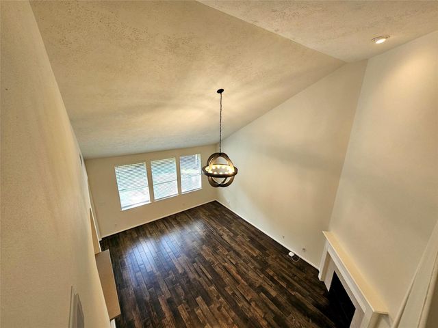 98 W Knightsbridge Drive, The Woodlands, TX 77385