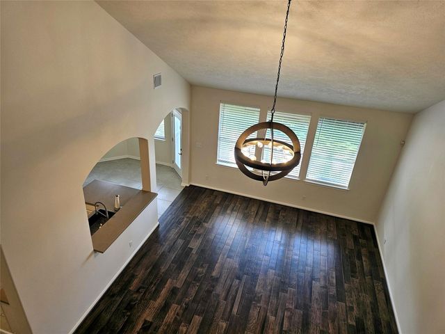 98 W Knightsbridge Drive, The Woodlands, TX 77385
