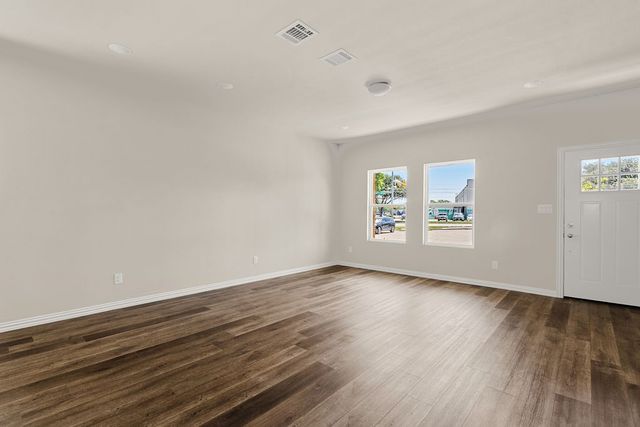 3849 Kimbo Road, Fort Worth, TX 76104