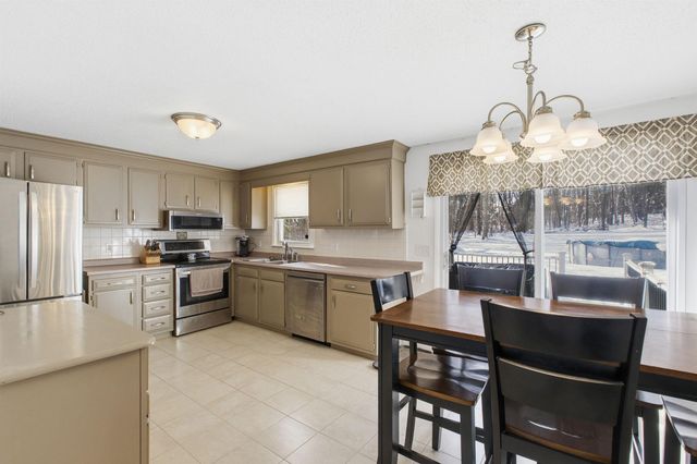 19 Sherwood Road, Londonderry, NH 03053