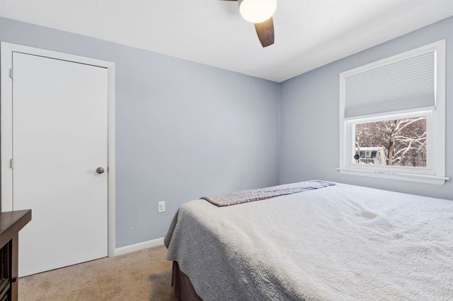 19 Sherwood Road, Londonderry, NH 03053