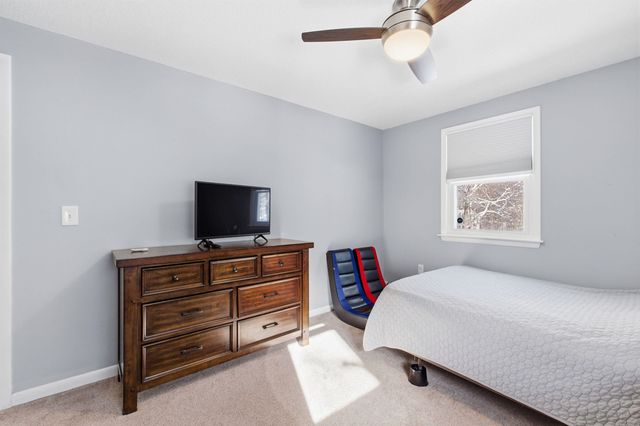 19 Sherwood Road, Londonderry, NH 03053