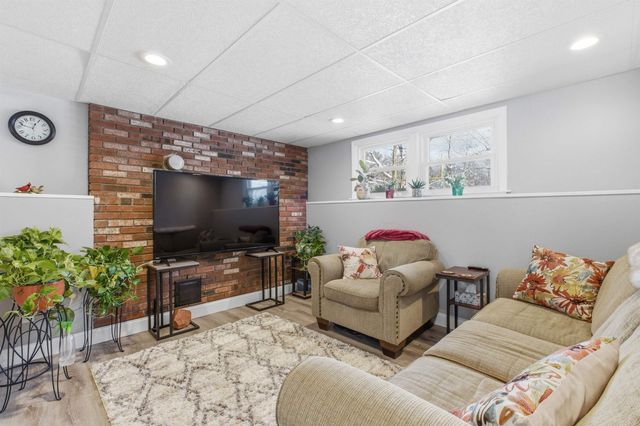 19 Sherwood Road, Londonderry, NH 03053