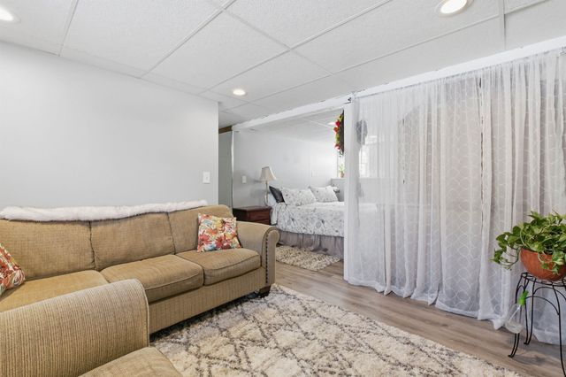 19 Sherwood Road, Londonderry, NH 03053