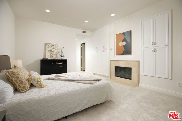 143 N Arnaz Drive 204, Beverly Hills, CA 90211