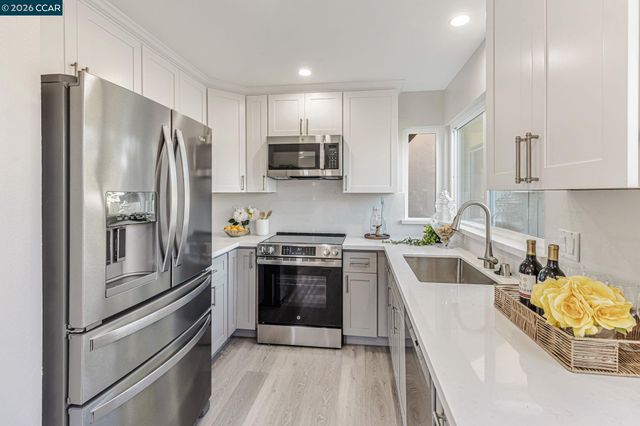 820 Hooshang Ct, Cupertino, CA 95014