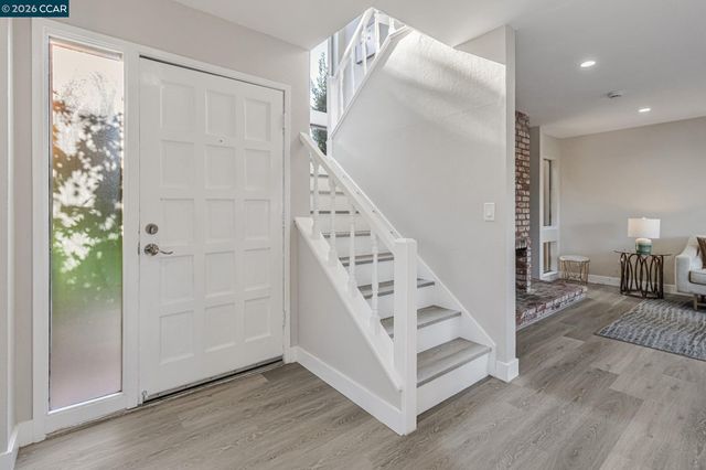 820 Hooshang Ct, Cupertino, CA 95014