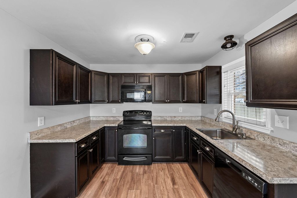 Image 12 of property listing at 123 Pandora Drive, Goose Creek, SC 29445