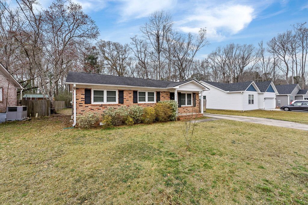 Image 2 of property listing at 123 Pandora Drive, Goose Creek, SC 29445