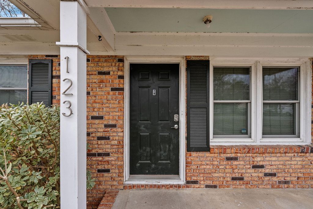 Image 4 of property listing at 123 Pandora Drive, Goose Creek, SC 29445