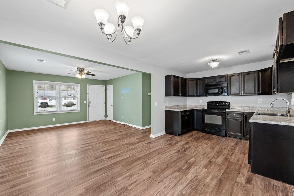 Image 8 of property listing at 123 Pandora Drive, Goose Creek, SC 29445