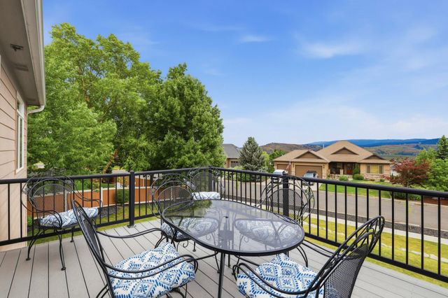 17706 E Galaxy Rd, Greenacres, WA 99016