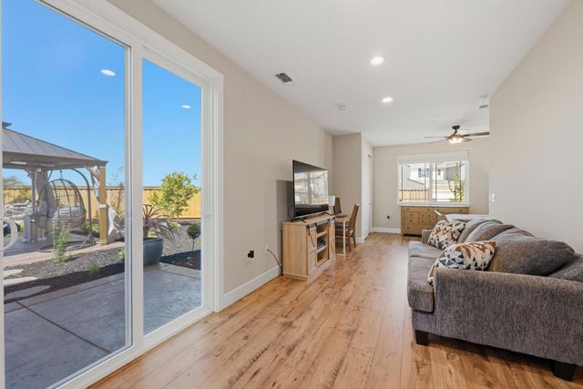 841 Rosette Ct, Roseville, CA 95747
