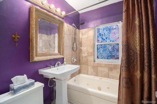 3952 Greenfield Road, Berkley, MI 48072