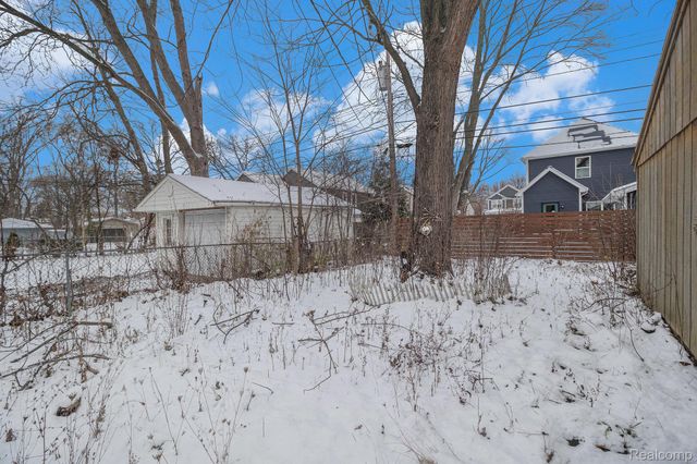 3952 Greenfield Road, Berkley, MI 48072