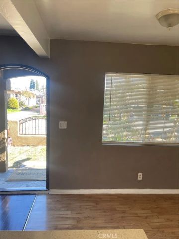 10979 Cassina A, South Gate, CA 90280