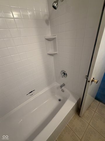 8104 Bromley Place, Indianapolis, IN 46219