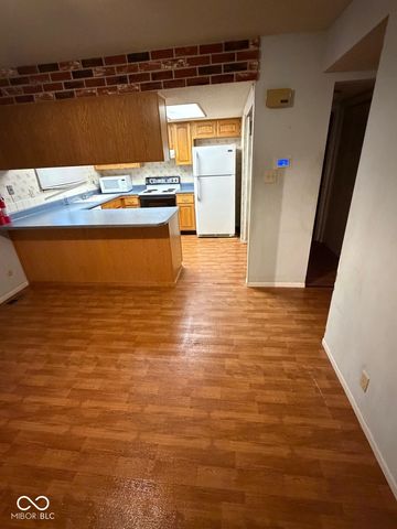 8104 Bromley Place, Indianapolis, IN 46219