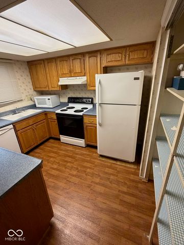 8104 Bromley Place, Indianapolis, IN 46219