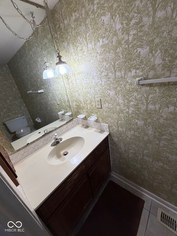 8104 Bromley Place, Indianapolis, IN 46219