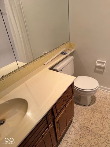 8104 Bromley Place, Indianapolis, IN 46219