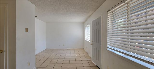 530 W Hopkins ST B, San Marcos, TX 78666