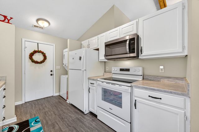 7373 S Woodruff Lane, Nineveh, IN 46164
