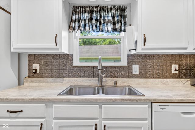 7373 S Woodruff Lane, Nineveh, IN 46164