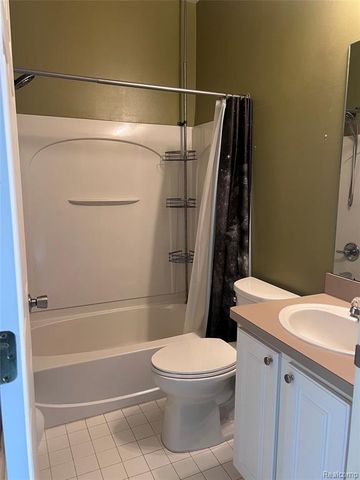14303 Vauxhall Drive 120, Sterling Heights, MI 48313